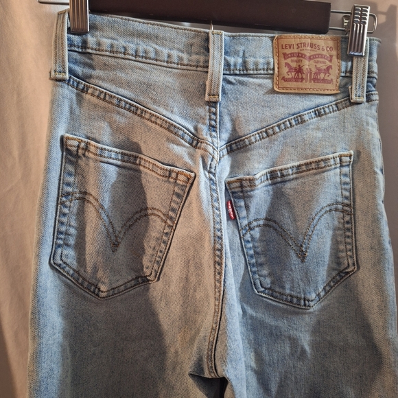 Signature by Levi Strauss Light Blue Women's Straight Leg Jeans - Picture 5 of 7